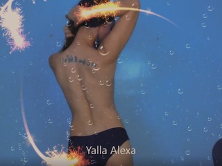 热变性人脱衣舞并玩她的棒棒糖