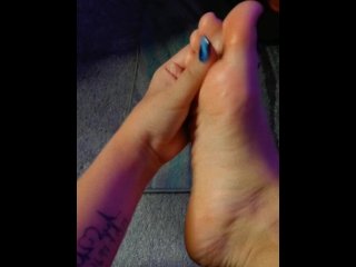Feet rubbing I need people play with on OF