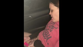Se masturbando no carro