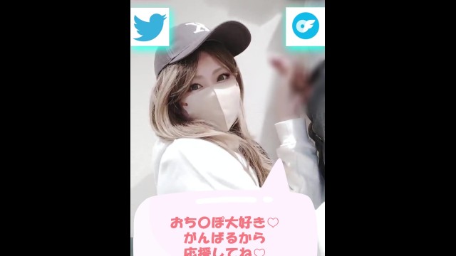 Ein Japanisches Mädchen in Netzstrümpfen Hat Sex in Der Morgensonne