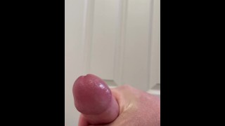 Masturbándose en el baño de mi amigo
