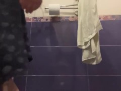 pissing - Screenshot 16 of 16 - Pee