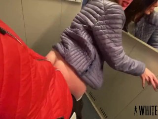 Une Voisine Nymphomane Hot Baise En Public Dans L’ascenseur