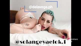 Me coge mientras mira mi cara de puta ...