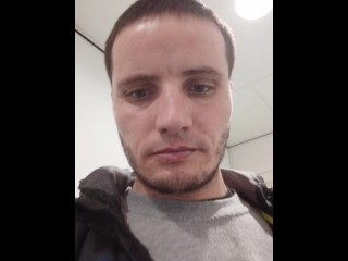 Мастурбирует из дома