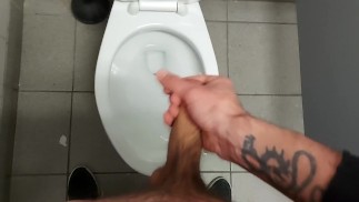 heterosexueller Mann wichst schnell bei der Arbeit auf meinem Mittagessen Tim's, weil ich geil wurde