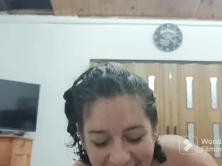 Solange chupa la pija hasta atorarse al novio cornudo