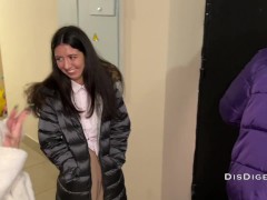 Подцепили с другом двух красоток и выебали их на кухонном столе - Screenshot 3 of 16 - Picking Up Stranger