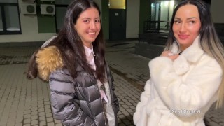 友人と一緒に2人の美女を拾ってキッチンテーブルで犯した