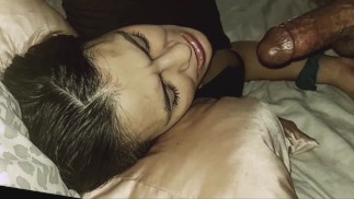 “前男友的继父允许朋友（P.O.of A'muñeca）叫醒她”