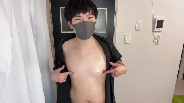 Симпатичный японец постукивает по своим соскам и испытывает сухой оргазм♡
