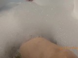 WHEN MY LEGS ARE IN THE BATH I CUM AT ONE TOUCH. LOOK AT FEET AND TOES IN FOAM