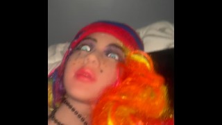 Muñeca sexual chupando el coño descuidado de la muñeca sexual de pelo arco iris