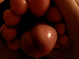 疲惫的女孩在我的鸡巴周围绑脚趾 Footjob