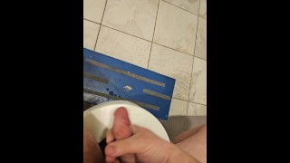 POV Toilette Masturbandosi