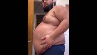 POV verbal Dom Chub brincando com a barriga