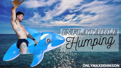 Inflatable pool toy humping