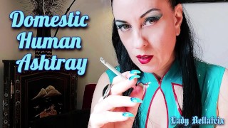 Binnenlandse menselijke asbak - Lady Bellatrix roken fetisj Femdom pov (teaser)