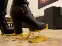 Crush some bananas with my sexy boots - Screenshot 13 of 16 - Fruit
