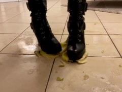 Crush some bananas with my sexy boots - Screenshot 7 of 16 - Squish