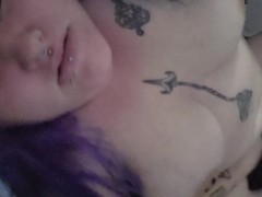 Shaking orgasm with butt plug - Screenshot 11 of 16 - Purple Hair