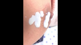 謎の白い液体ぬりぬり♡　素人日本人おっぱい/Japanese Amateur Hentai Nipple Play