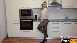 MATURE WOMAN WEARING LEO TIGHTS