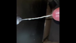 Водитель грузовика на грузовике