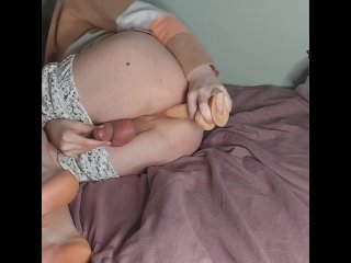 Trans girl uses dildo to cum