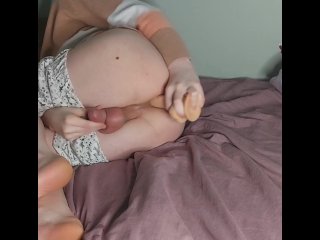 Trans girl uses dildo to cum