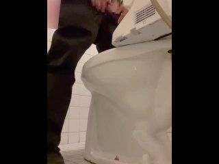 とあるビルのトイレでオナニーしちゃいました