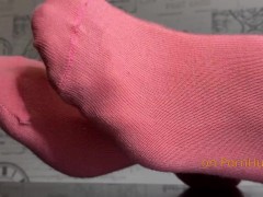 РОЗОВЫЕ НОСКИ НА БОЖЕСТВЕННЫХ СТУПНЯХ! СНИМИ ИХ СКОРЕЕ И ПОЛОЖИ НА НОЖКИ ВОЗБУЖДЕННЫЙ ЧЛЕН! - Screenshot 8 of 16 - пальцы