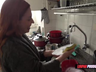 COLOCANDO A EMME PRA MAMAR NA COZINHA (EMME WHITE) screenshot number 0