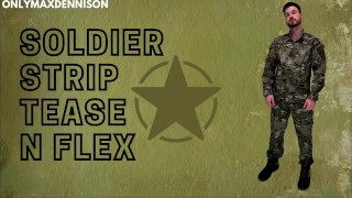 Soldat strip tease et flexion musculaire