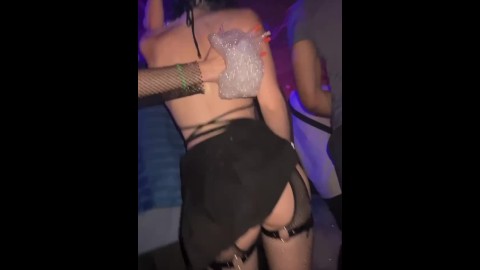 Pick Up se quitó una puta en un club nocturno y luego follada en casa