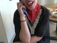 Milf arabe aux gros seins et gros cul invite soldats americains chez elle