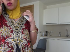 Beurette musulmane a la chatte chaude poilue se fait defoncer par son boss britanique