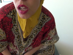 امراءة سكسية بطيز عربية كبيرة تخون زوجها و تهينو قدام الكامرا. 1/16