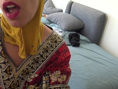 امراءة سكسية بطيز عربية كبيرة تخون زوجها و تهينو قدام الكامرا. 14/16