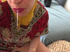 امراءة سكسية بطيز عربية كبيرة تخون زوجها و تهينو قدام الكامرا. 3/16