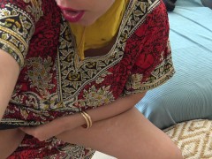 امراءة سكسية بطيز عربية كبيرة تخون زوجها و تهينو قدام الكامرا. 4/16