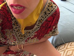 امراءة سكسية بطيز عربية كبيرة تخون زوجها و تهينو قدام الكامرا. 7/16