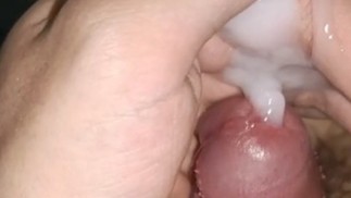 I kept shaking my penis frenulum, and the orgasm was too unbearable, and I squirted a lot of semen in a few clicks~ 🥵