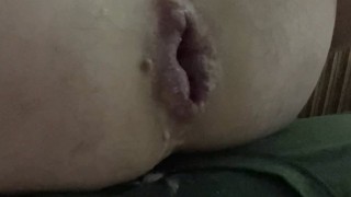Destruyendo mi culo conduce al orgasmo más fuerte que he tenido