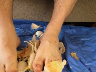 Man Toes Peels an Onion ASMR