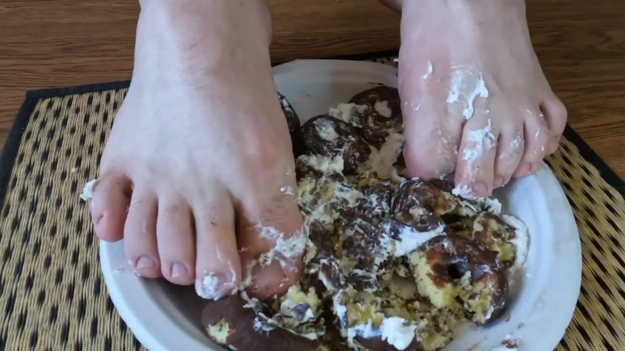 Füße VS Donuts und Schlagsahne