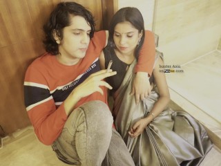 Indian Girl in Saree having Romantic Sex on Floor with her Boyfriend