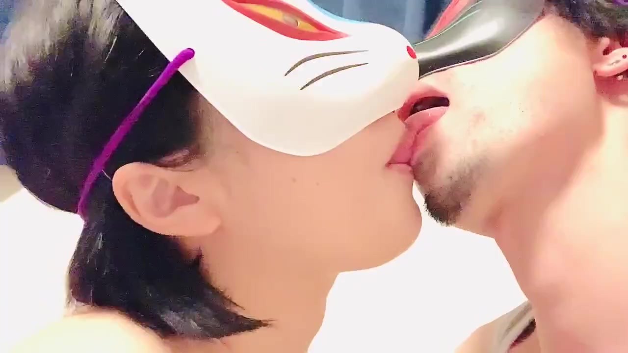 濃厚 ディープ キス 動画