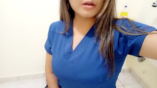 reto cumplido!! me masturbo en la clinica donde trabajo y casi llega mi jefe