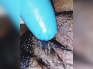 在我毛茸茸的臭阴户里给我爱，你喜欢它